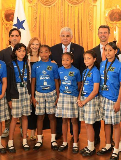 foto de portada de la publicación Niñas campeonas del Nike Eco League U12 son recibidas por el presidente Mulino