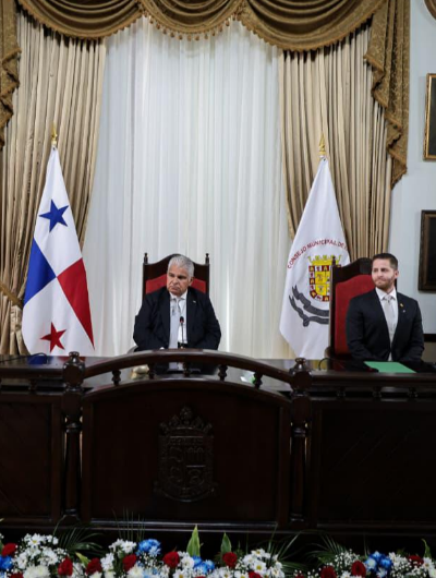 foto de portada de la publicación Presidente asiste a la Sesión Solemne del Consejo Municipal en conmemoración de los 122 años de la Separación de Panamá de Colombia