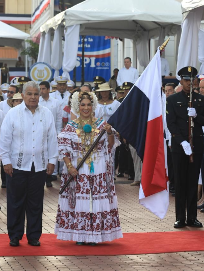 foto de portada de la publicación Presidente Mulino rinde honor a los Símbolos de la Nación