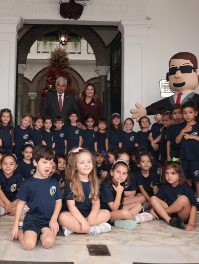 foto de portada de la publicación Pareja presidencial recibe a niños de prekínder y kínder