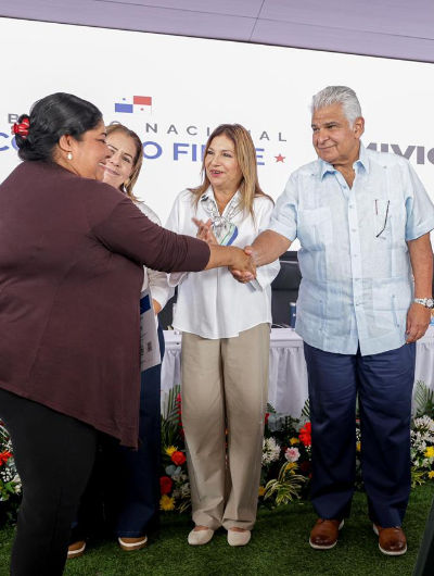 foto de portada de la publicación Presidente Mulino entrega nuevas viviendas a familias chiricanas
