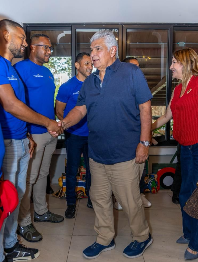 foto de portada de la publicación Presidente de la República visita el Bazar “Los Retazos Tienen Magia”