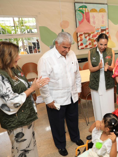 foto de portada de la publicación Primera Dama une esfuerzos con arquitectas y voluntarias para dar un nuevo techo a las niñas y niños del Hogar San José de Malambo