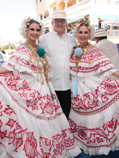 foto de portada de la publicación Con gran éxito se desarrolla Desfile de las Mil Polleras