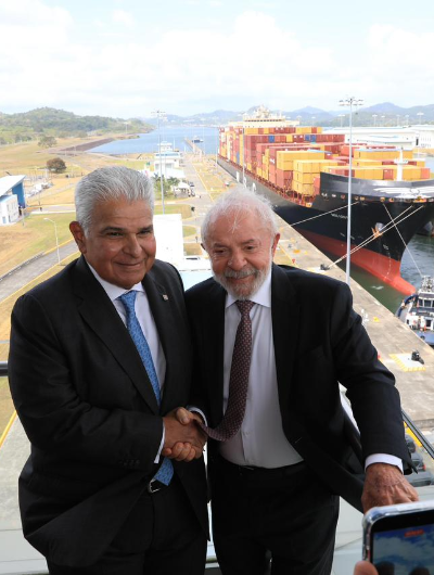 foto de portada de la publicación Presidentes visitan las nuevas esclusas del Canal de Panamá