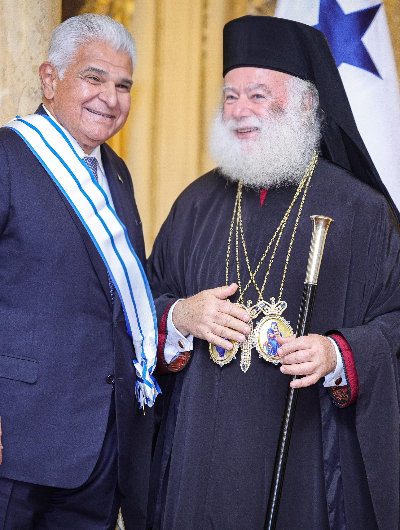 foto de portada de la publicación Presidente Mulino es condecorado por el Patriarca Ortodoxo Teodoro II con la Gran Cruz del Apóstol Marcos