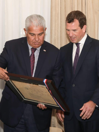 foto de portada de la publicación Presidente Mulino conversa en su despacho con el sobrino del Rey Carlos III