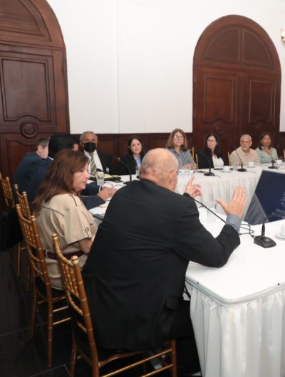 foto de portada de la publicación OER presenta propuesta para garantizar sostenibilidad de energía a comunidades con paneles solares