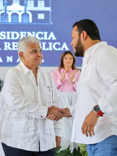 foto de portada de la publicación Presidente Mulino da inicio a la construcción de vías en El Valle de Antón, Gorgona y San Carlos