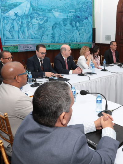 foto de portada de la publicación Gobierno y sector transporte comienzan a estructurar mecanismo para enfrentar alza del combustible