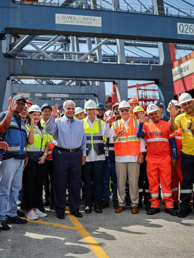 foto de portada de la publicación Presidente Mulino comprueba la efectiva operación del puerto de Balboa con personal panameño