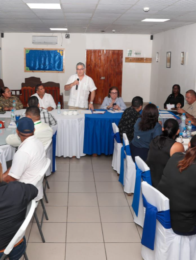 foto de portada de la publicación Ministro Orillac aborda con autoridades darienitas avances de obras y abastecimiento de agua potable