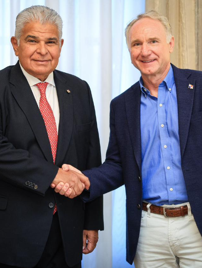 foto de portada de la publicación Presidente Mulino recibe en su despacho al autor de ‘El Código Da Vinci’, quien presenta obra en Panamá