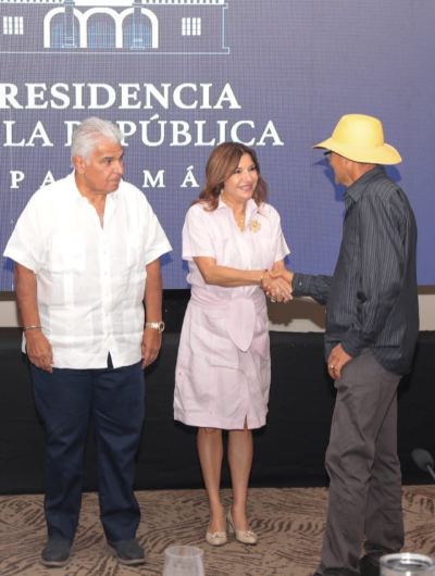 foto de portada de la publicación 253 soluciones de viviendas en Azuero y 54 kilómetros de caminos de producción en Los Santos  entrega el gobierno de Mulino