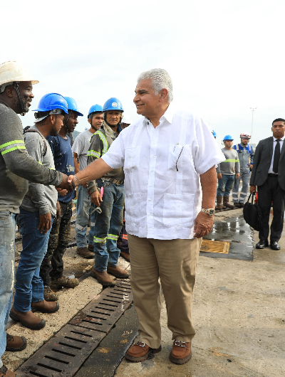 foto de portada de la publicación Presidente Mulino realizó recorrido por astillero en Balboa y afirma que: “esta industria está generando empleos”