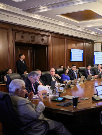 foto de portada de la publicación Autorizan terminación del contrato con Claro Panamá y el derecho a uso de la onda 70 MHz a favor de CWP
