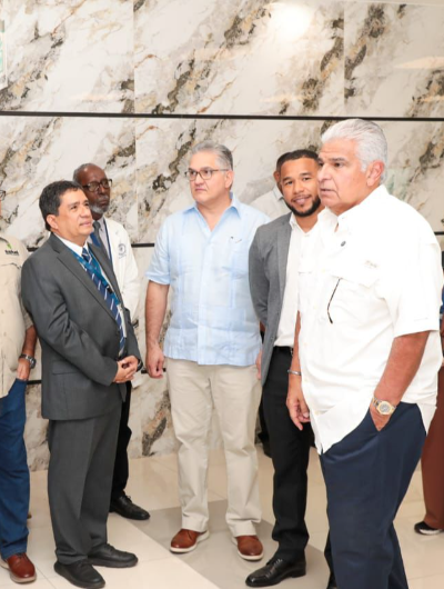 foto de portada de la publicación Presidente Mulino felicita a médicos que realizaron la primera craneotomía por tumor cerebral en el Hospital Manuel Amador Guerrero de Colón
