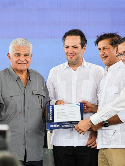foto de portada de la publicación Presidente Mulino entrega orden de proceder para la rehabilitación de la vía Panamericana Oeste desde Loma Campana hasta Santiago