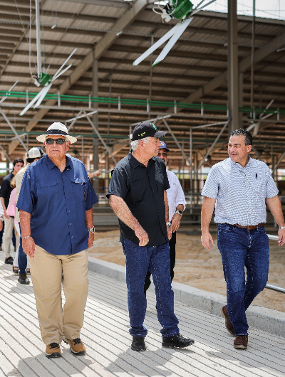 foto de portada de la publicación Presidente Mulino recorre instalaciones en Coclé que revolucionarán el agro y ganadería en el país