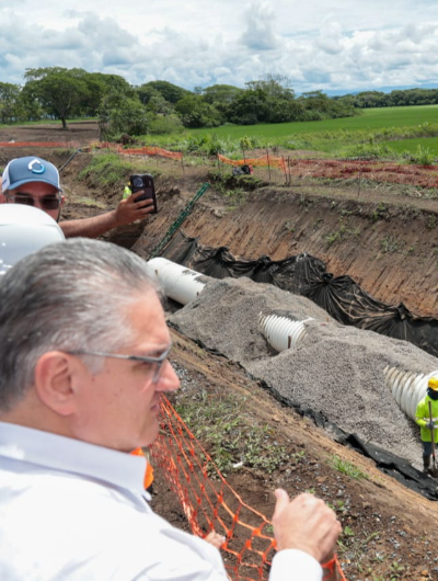 foto de portada de la publicación Ministro Orillac y director del Idaan verifican avances del proyecto de alcantarillado y planta de tratamiento de aguas residuales en David