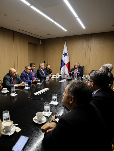 foto de portada de la publicación Presidente Mulino se reúne con bancada de Cambio Democrático en pro de proyectos de leyes con sustento legal y social