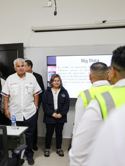 foto de portada de la publicación Presidente Mulino destaca la formación técnica como puente hacia el empleo, durante visita al Puerto Cristóbal