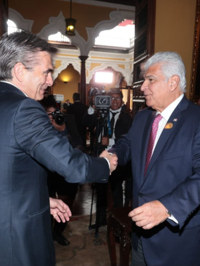 foto de portada de la publicación Presidente Mulino sostiene encuentro con sus homólogos que asisten a toma de posesión de la nueva gobernante peruana