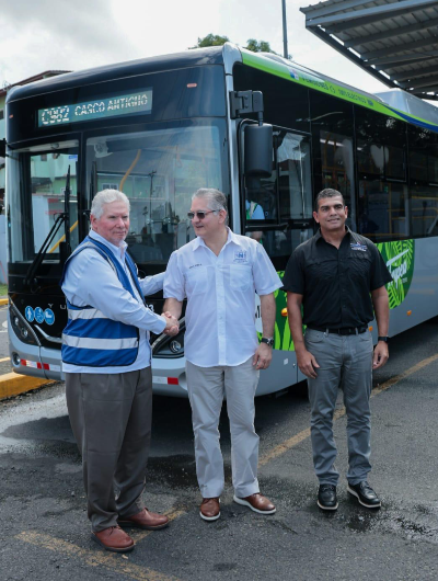 foto de portada de la publicación Ministro Orillac realiza recorrido inaugural de nueva ruta de Metrobus con unidades 100% eléctricas