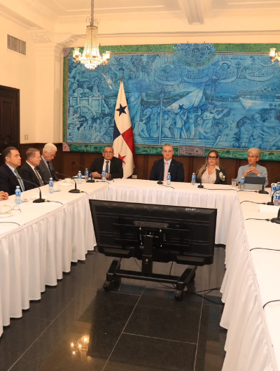 foto de portada de la publicación Ministro Orillac lidera reunión con diputados para explicar paquete de reformas a la Ley 6 de Energía