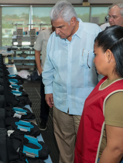 foto de portada de la publicación Presidente visita empresa panameña que ha iniciado la incorporación de jóvenes formados en el ITSE