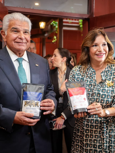 foto de portada de la publicación Pareja presidencial inaugura Café Presidente El Monasterio, una nueva sucursal de oportunidades