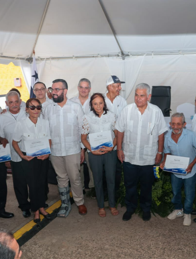 foto de portada de la publicación Presidente Mulino cumple con familias azuerenses entregando órdenes de proceder por más de B/.32 millones para mejorar suministro de agua