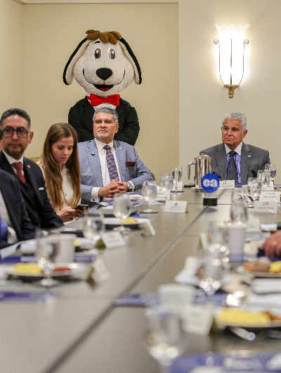 foto de portada de la publicación Presidente Mulino y Caja de Ahorros invitan a gigantes de la banca internacional a financiar proyectos en Panamá, tras encuentro en Nueva York