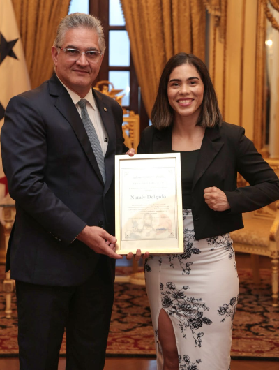 foto de portada de la publicación Gobierno Nacional entrega reconocimiento a Nataly Delgado, campeona mundial supermosca de la AMB