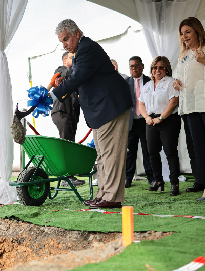 foto de portada de la publicación Presidente Mulino coloca primera piedra del Plan Integral de transformación del Inadeh