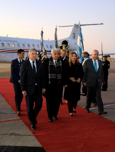 foto de portada de la publicación Presidente Mulino llega a Argentina para participar en Cumbre del Mercosur