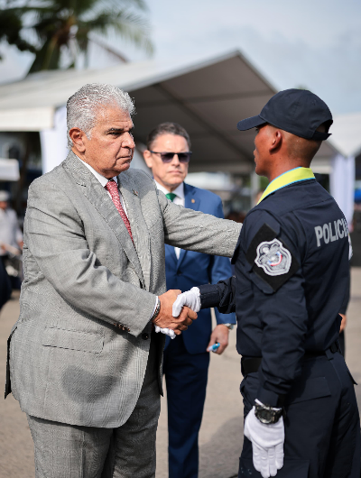 foto de portada de la publicación Presidente Mulino juramenta a 892 nuevos agentes policiales y los insta a practicar la excelencia