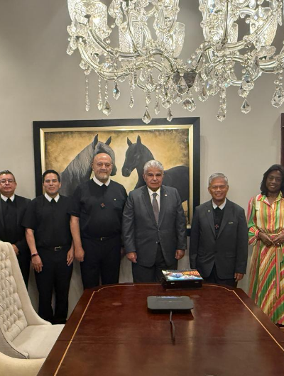 foto de portada de la publicación Presidente Mulino recibió en la Presidencia al Superior General de los Hermanos de La Salle
