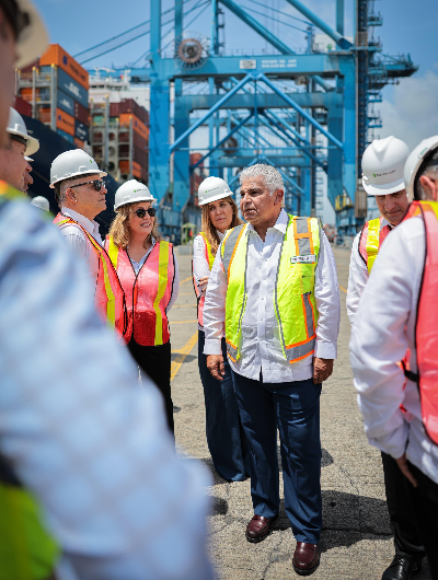 foto de portada de la publicación Presidente visita Manzanillo International Terminal en Colón