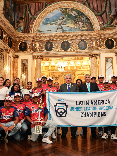foto de portada de la publicación Novena junior de béisbol visita la Presidencia antes de viajar al mundial de esta categoría