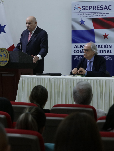 foto de portada de la publicación Allan Brewer dicta conferencia magistral sobre procesos constituyentes en América Latina