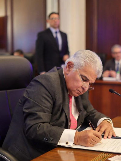 foto de portada de la publicación Presidente Mulino sanciona leyes que fortalecen el marco legal contra la ciberdelincuencia