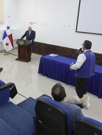 foto de portada de la publicación Representantes de la Comisión pro Valores Cívicos y Morales reciben formación en Alfabetización Constitucional