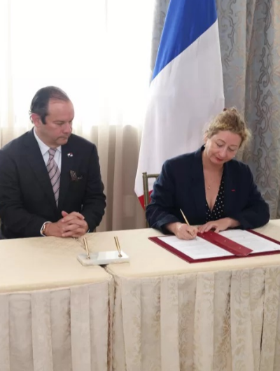 foto de portada de la publicación Panamá y Francia firman declaración de intención para desarrollar tren Panamá-David-Frontera