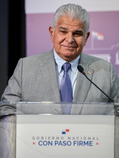 foto de portada de la publicación Gobierno destina B/.150 millones en apoyo a pymes; el MOP recupera 560 kilómetros en reparación de calles y CSS marca hito con primera telecirugía robótica