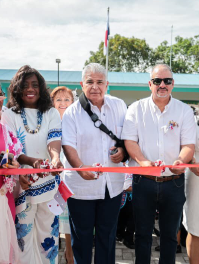 foto de portada de la publicación Presidente Mulino entrega escuela básica largamente esperada en Aguadulce